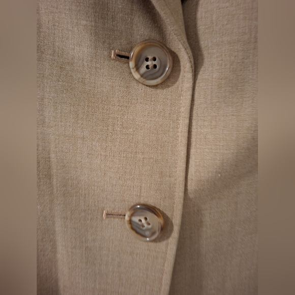 Tahari Arthur S. Levine Women's Tan Single-breasted Blazer (Size 4) - Picture 5 of 9